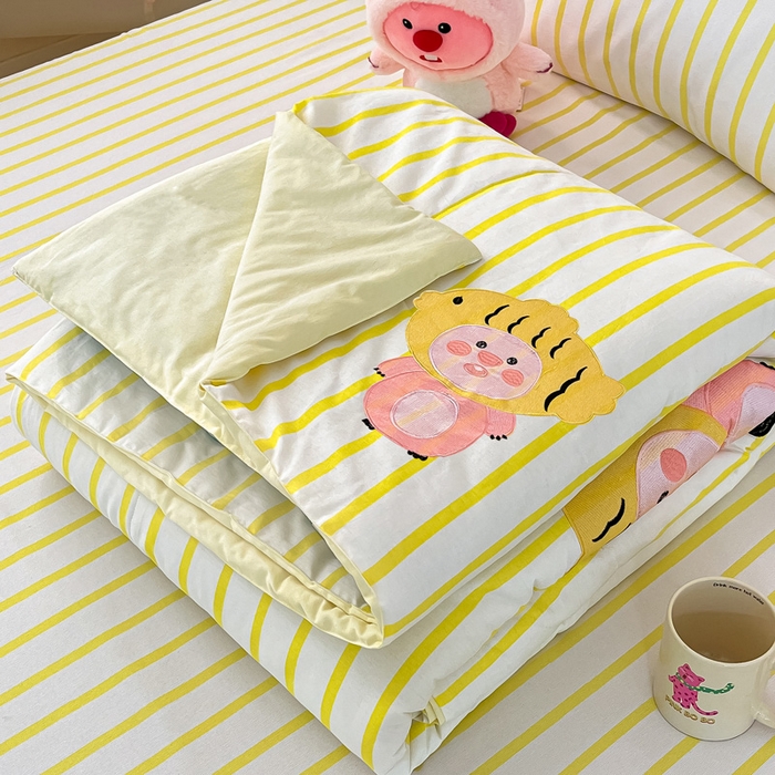 91家纺网 家纺一手货源 找家纺 雅居纺家纺 2026新款全棉绣花夏被夏凉被空调被可配同款老粗布四件套 夏被-小海狸黄