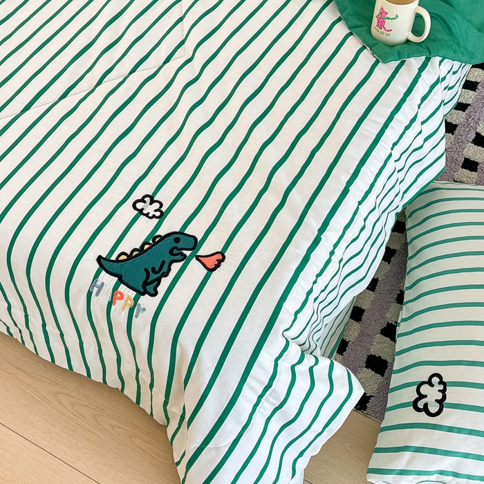 91家纺网 家纺一手货源 找家纺 雅居纺家纺 2026新款全棉绣花夏被夏凉被空调被可配同款老粗布四件套 夏被-Happy恐龙