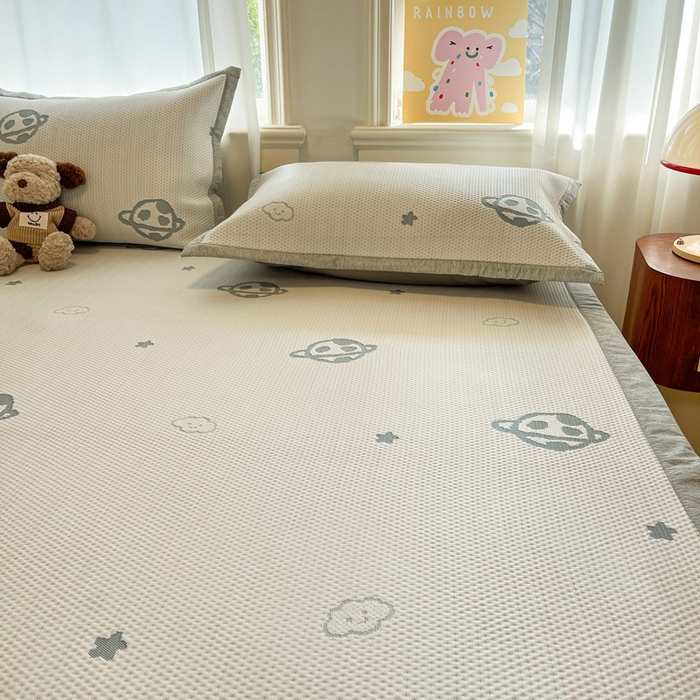 91家纺网 家纺一手货源 找家纺 雅居纺家纺 2026新款A类加厚三明治底提花小清新凉感席床单款凉席席子 太空星球