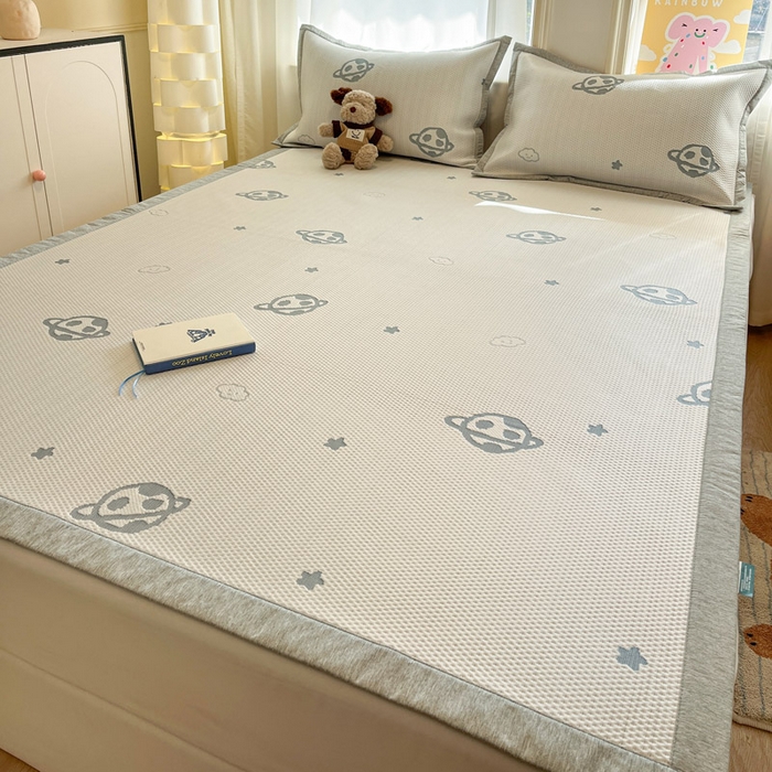 91家纺网 家纺一手货源 找家纺 雅居纺家纺 2026新款A类加厚三明治底提花小清新凉感席床单款凉席席子 太空星球