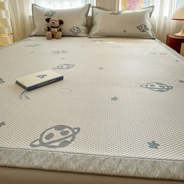 91家纺网 家纺一手货源 找家纺 雅居纺家纺 2026新款A类加厚三明治底提花小清新凉感席床单款凉席席子 太空星球