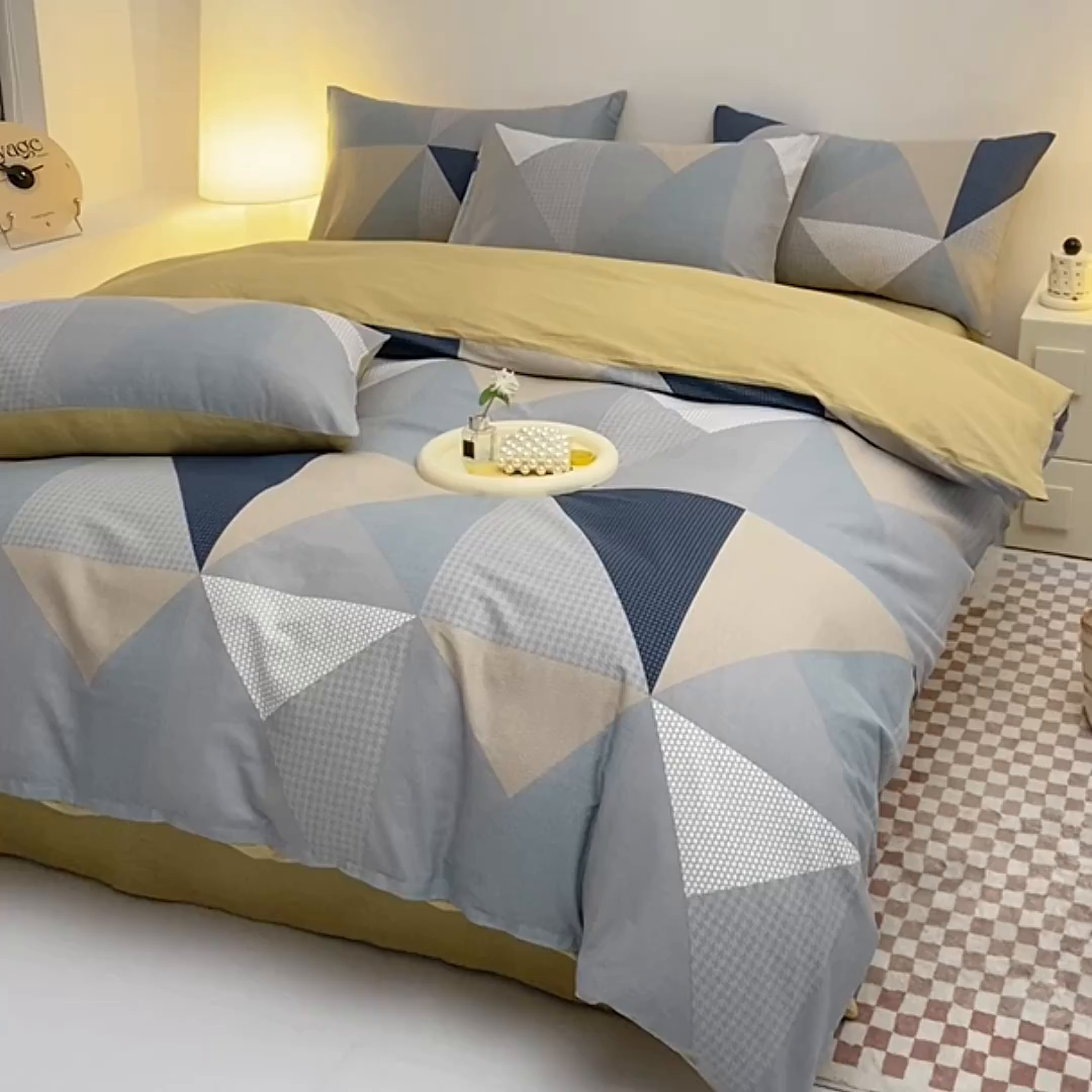 91家纺网 家纺一手货源 找家纺 宇彬家纺 2026直播新款13070全棉纯棉印花单双人被套喷气小清新简约热款学生被罩 多彩三角