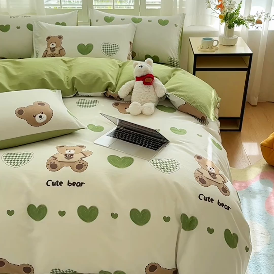 91家纺网 家纺一手货源 找家纺 宇彬家纺 2026直播新款13070全棉纯棉印花单双人被套喷气小清新简约热款学生被罩 爱心小熊