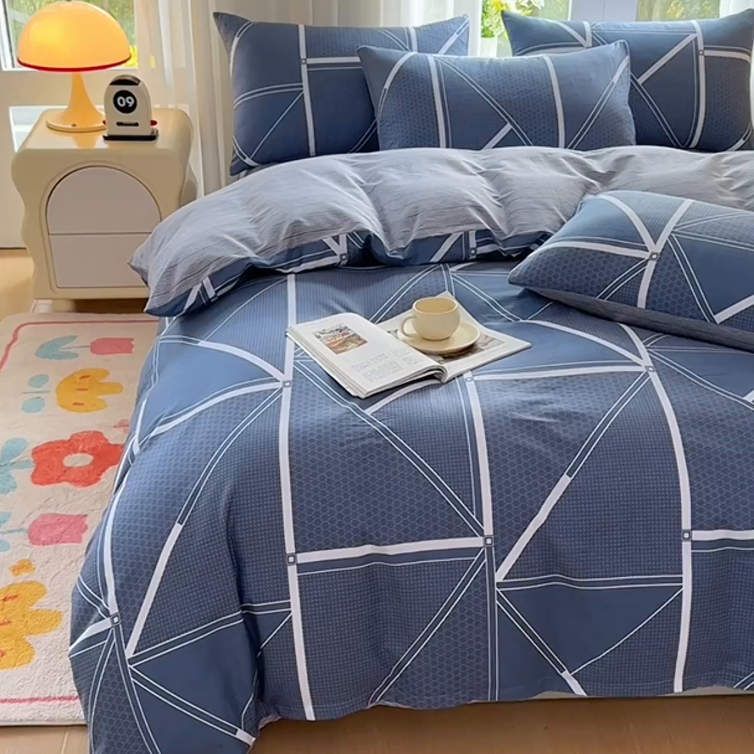 91家纺网 家纺一手货源 找家纺 宇彬家纺 2026直播新款13070全棉纯棉印花单双人被套喷气小清新简约热款学生被罩 空间