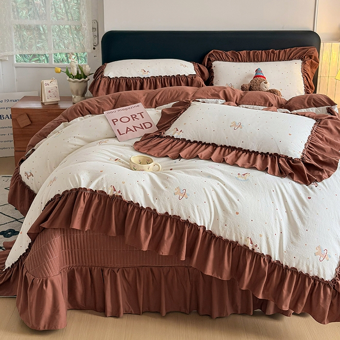 91家纺网 家纺一手货源 找家纺 锦格家纺 2026春夏新款古法水洗棉花边床盖款四件套 幸福加马