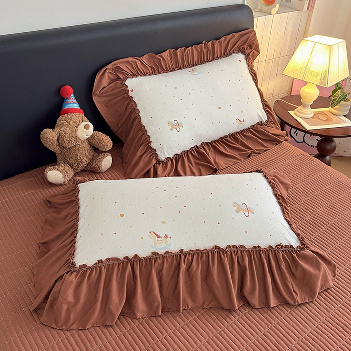 91家纺网 家纺一手货源 找家纺 锦格家纺 2026春夏新款古法水洗棉花边床盖款四件套 幸福加马