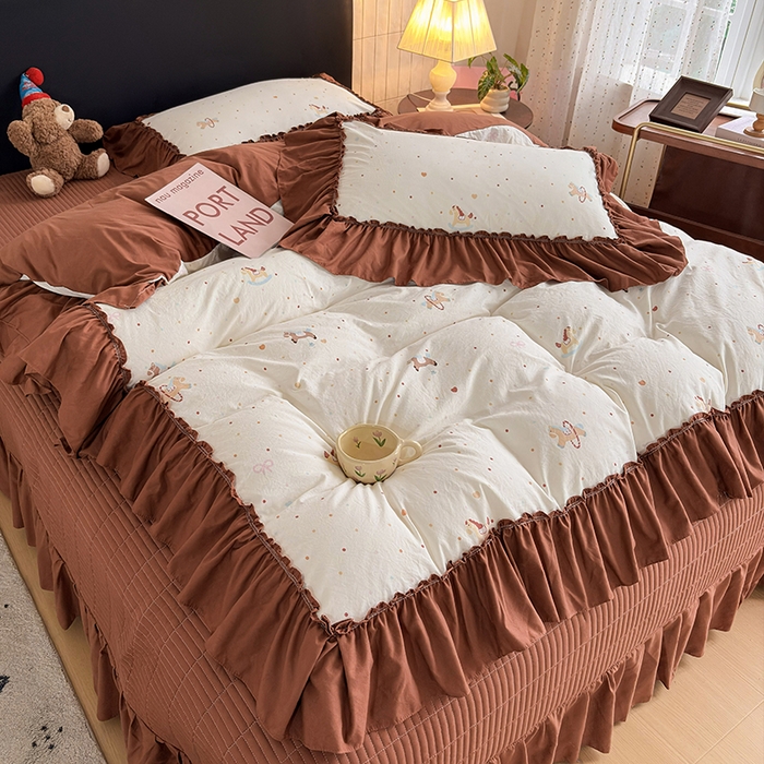 91家纺网 家纺一手货源 找家纺 锦格家纺 2026春夏新款古法水洗棉花边床盖款四件套 幸福加马