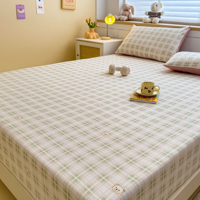 91家纺网 家纺一手货源 找家纺 爱多多家居 2026新款针织棉双层纱床笠 床笠三件套  床笠-格子熊