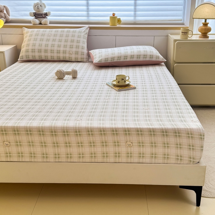 91家纺网 家纺一手货源 找家纺 爱多多家居 2026新款针织棉双层纱床笠 床笠三件套  床笠-格子熊