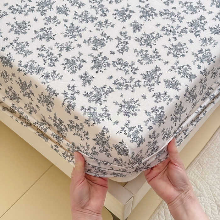 91家纺网 家纺一手货源 找家纺 爱多多家居 2026新款针织棉双层纱床笠 床笠三件套  床笠-花丛灰