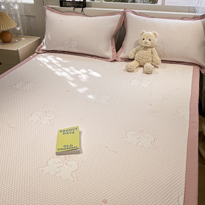 91家纺网 家纺一手货源 找家纺 雅居纺家纺 2026新款A类加厚三明治底提花小清新凉感席床单款凉席席子 小恐龙-粉