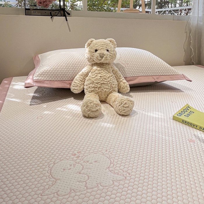 91家纺网 家纺一手货源 找家纺 雅居纺家纺 2026新款A类加厚三明治底提花小清新凉感席床单款凉席席子 小恐龙-粉