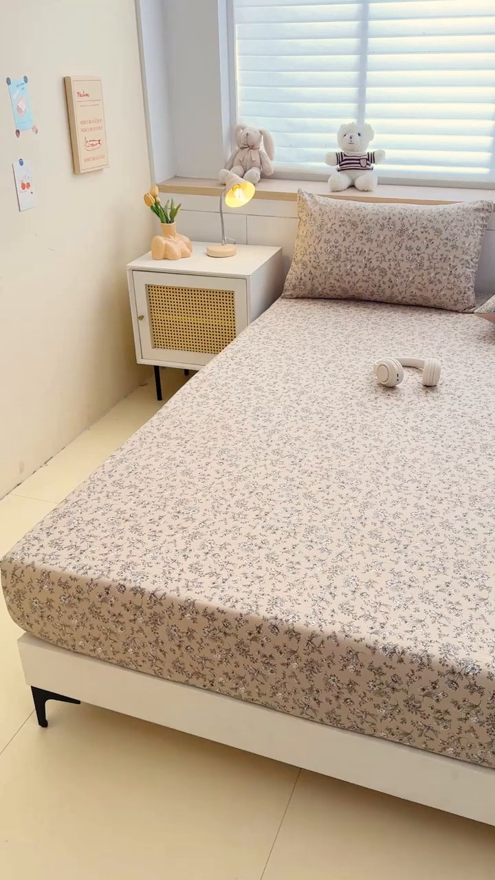 91家纺网 家纺一手货源 找家纺 爱多多家居 2026新款针织棉双层纱床笠 床笠三件套  床笠-花丛咖