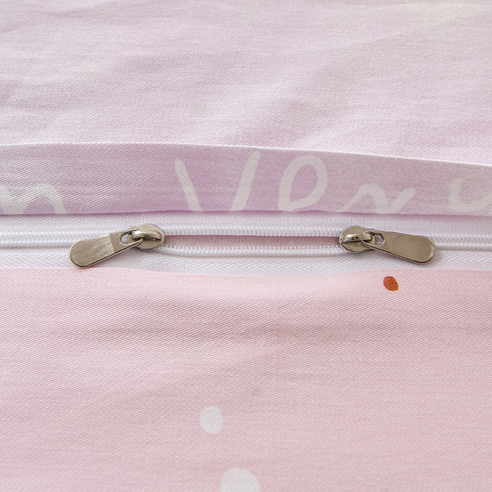 91家纺网 家纺一手货源 找家纺 宇彬家纺 2026直播新款13070全棉纯棉印花单双人被套喷气小清新简约热款学生被罩 爱心记忆