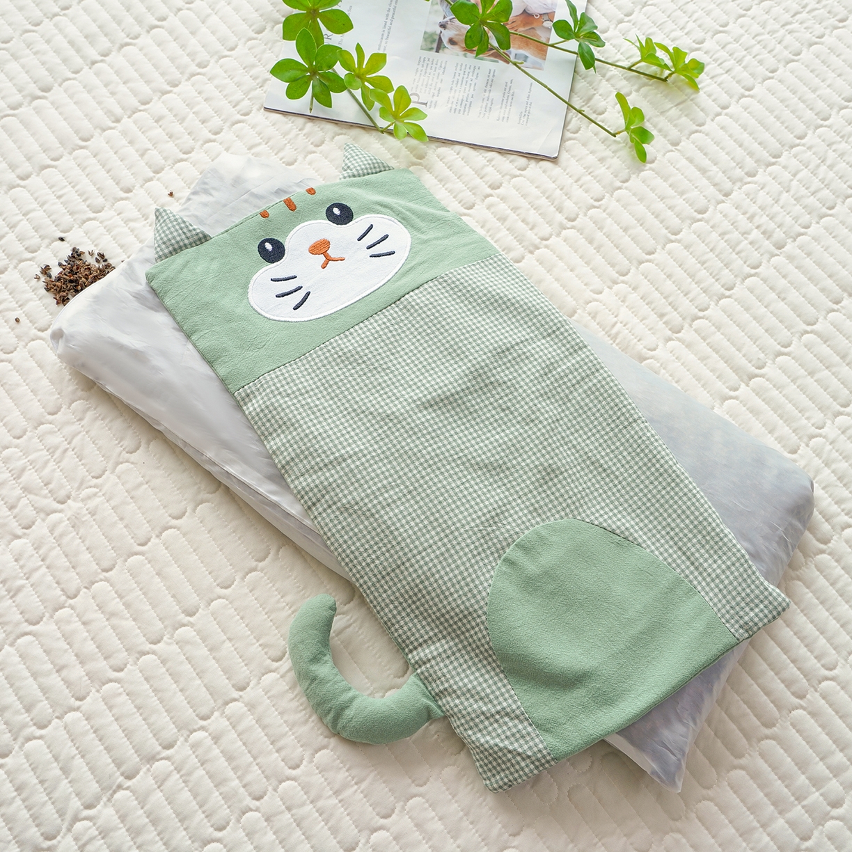 91家纺网 家纺一手货源 找家纺 蔻眠 全棉贴布绣卡通荞麦枕头儿童学生护颈椎枕芯 绿色-小猫