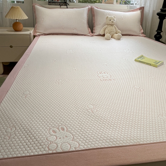 91家纺网 家纺一手货源 找家纺 雅居纺家纺 2026新款A类加厚三明治底提花小清新凉感席床单款凉席席子 小兔郁金香-粉