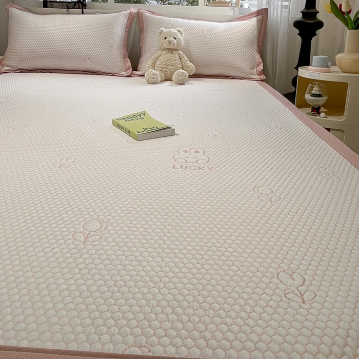 91家纺网 家纺一手货源 找家纺 雅居纺家纺 2026新款A类加厚三明治底提花小清新凉感席床单款凉席席子 小兔郁金香-粉