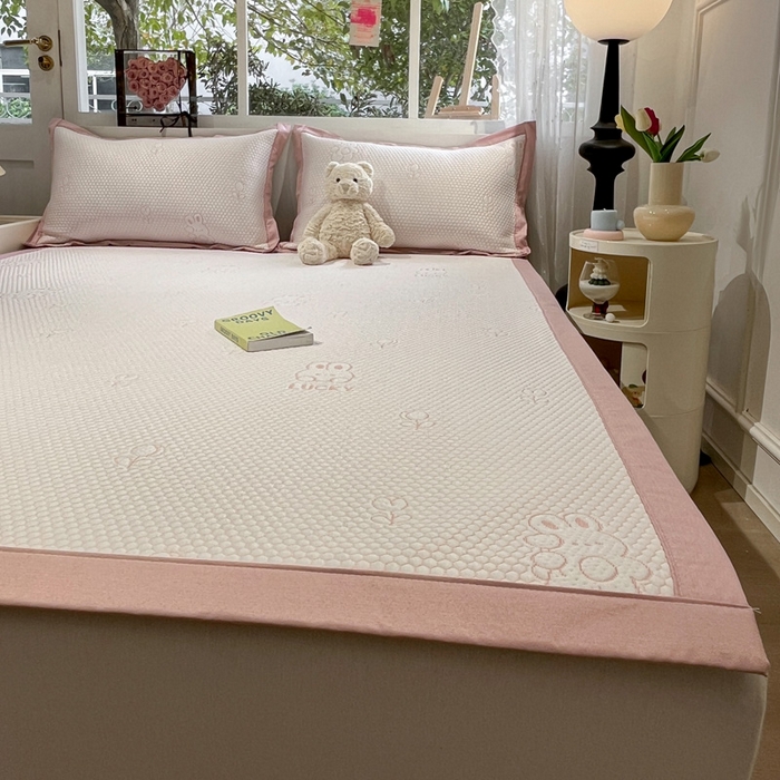 91家纺网 家纺一手货源 找家纺 雅居纺家纺 2026新款A类加厚三明治底提花小清新凉感席床单款凉席席子 小兔郁金香-粉