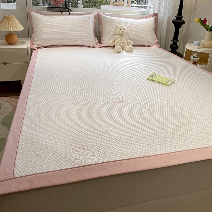 91家纺网 家纺一手货源 找家纺 雅居纺家纺 2026新款A类加厚三明治底提花小清新凉感席床单款凉席席子 小兔郁金香-粉