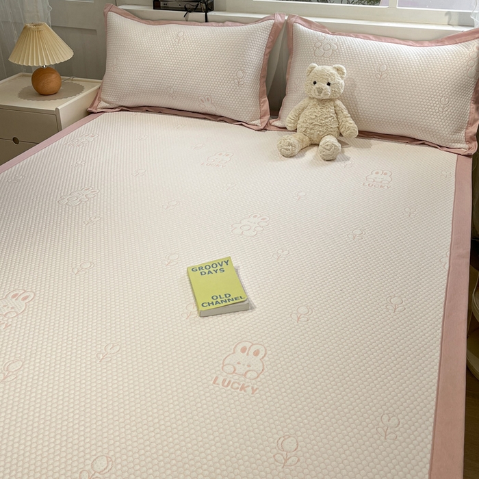 91家纺网 家纺一手货源 找家纺 雅居纺家纺 2026新款A类加厚三明治底提花小清新凉感席床单款凉席席子 小兔郁金香-粉