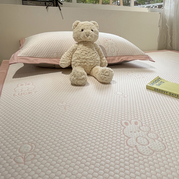 91家纺网 家纺一手货源 找家纺 雅居纺家纺 2026新款A类加厚三明治底提花小清新凉感席床单款凉席席子 小兔郁金香-粉