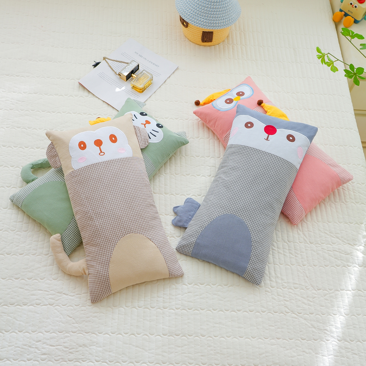 91家纺网 家纺一手货源 找家纺 蔻眠 全棉贴布绣卡通荞麦枕头儿童学生护颈椎枕芯 主图