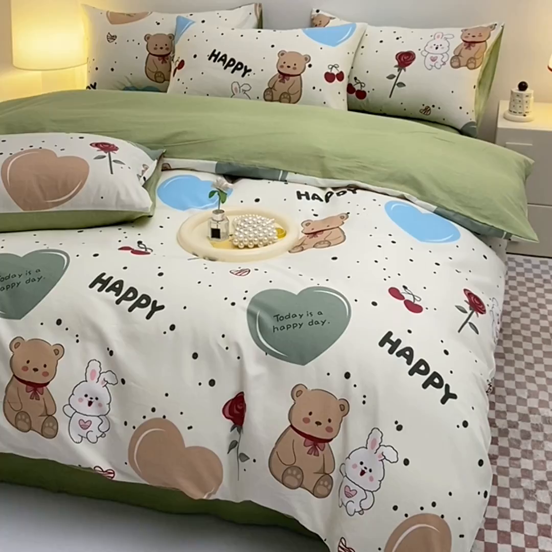 91家纺网 家纺一手货源 找家纺 宇彬家纺 2026直播新款13070全棉纯棉印花单双人被套喷气小清新简约热款学生被罩 熊和兔
