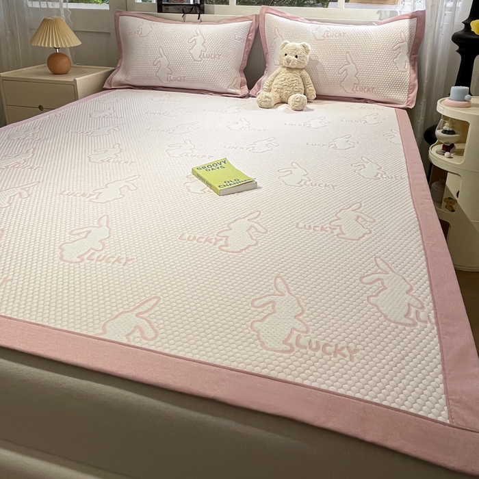 91家纺网 家纺一手货源 找家纺 雅居纺家纺 2026新款A类加厚三明治底提花小清新凉感席床单款凉席席子 小兔子-粉