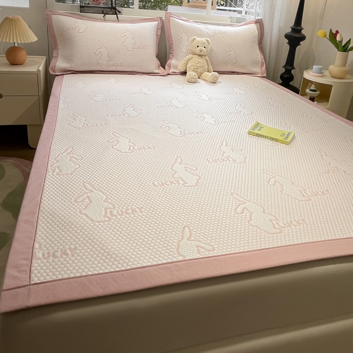 91家纺网 家纺一手货源 找家纺 雅居纺家纺 2026新款A类加厚三明治底提花小清新凉感席床单款凉席席子 小兔子-粉