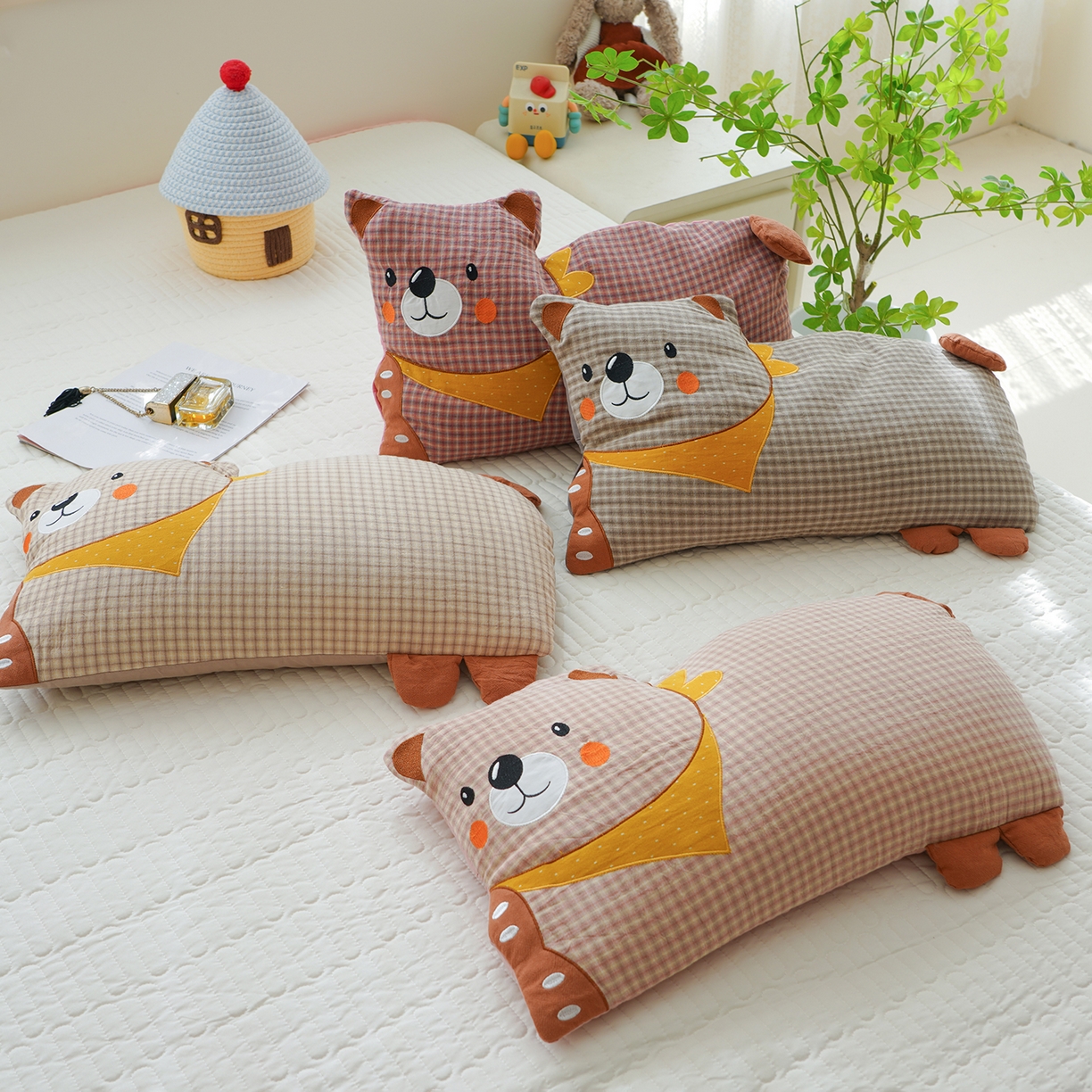 91家纺网 家纺一手货源 找家纺 蔻眠 全棉双层纱刺绣荞麦护颈枕头儿童卡通枕芯 主图