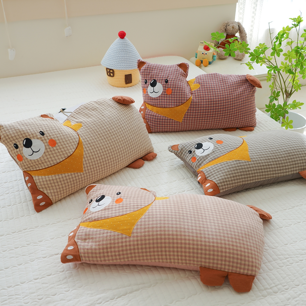 91家纺网 家纺一手货源 找家纺 蔻眠 全棉双层纱刺绣荞麦护颈枕头儿童卡通枕芯 主图