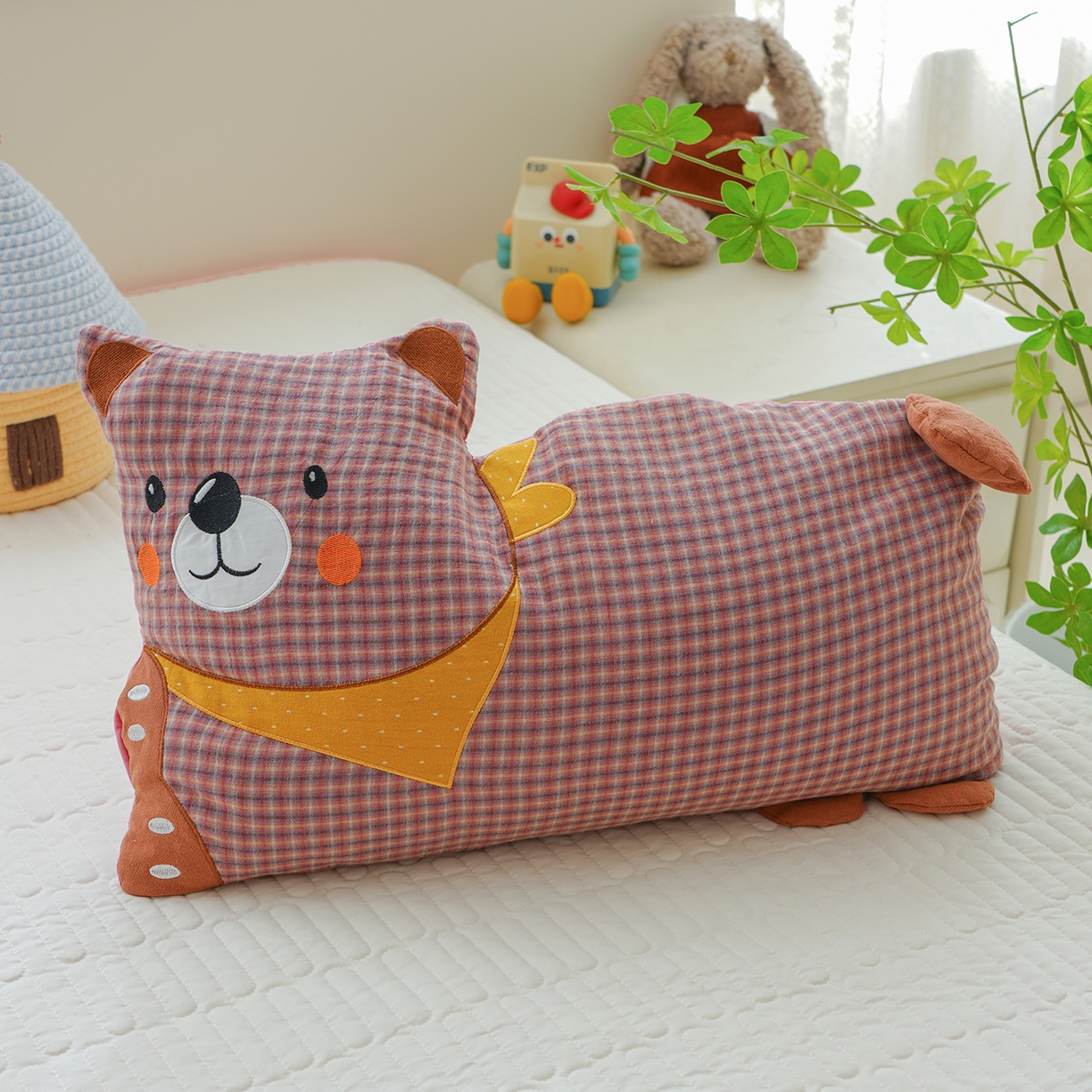 蔻眠 全棉双层纱刺绣荞麦护颈枕头儿童卡通枕芯 泡芙熊-绯红