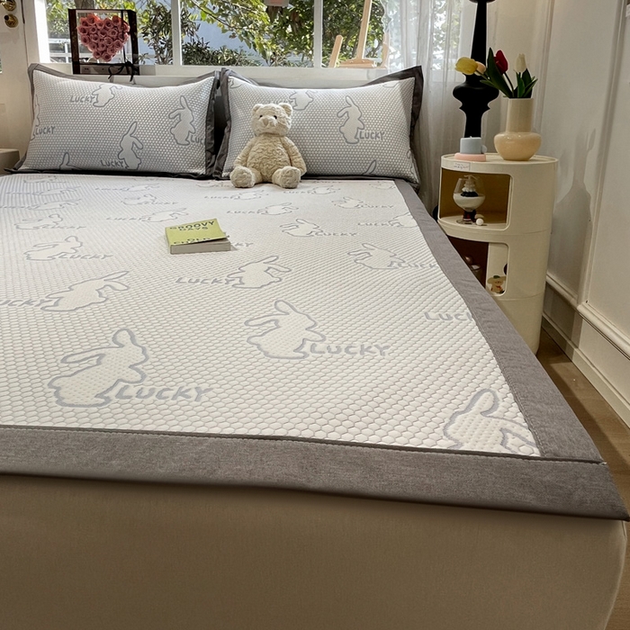 91家纺网 家纺一手货源 找家纺 雅居纺家纺 2026新款A类加厚三明治底提花小清新凉感席床单款凉席席子 小兔子-蓝