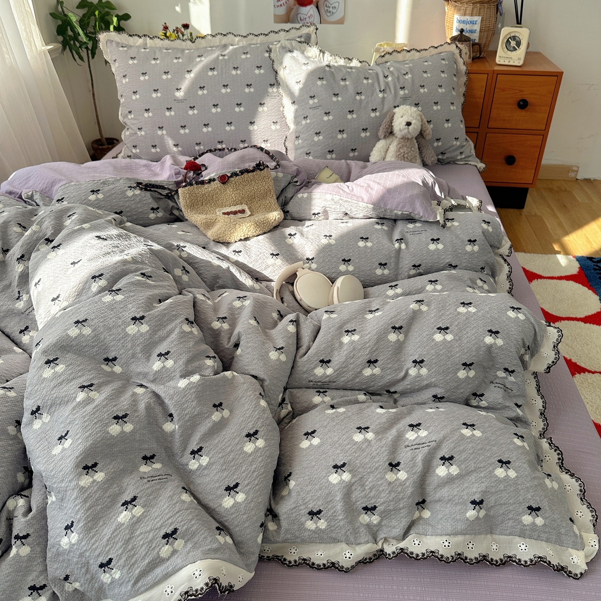 91家纺网 家纺一手货源 找家纺 顾里家纺 2026新款法式复古花边三层纱四件套（会员-2元） 灰紫樱桃