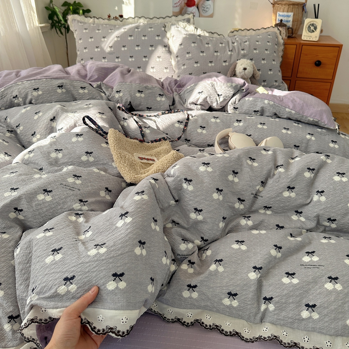 91家纺网 家纺一手货源 找家纺 顾里家纺 2026新款法式复古花边三层纱四件套（会员-2元） 灰紫樱桃