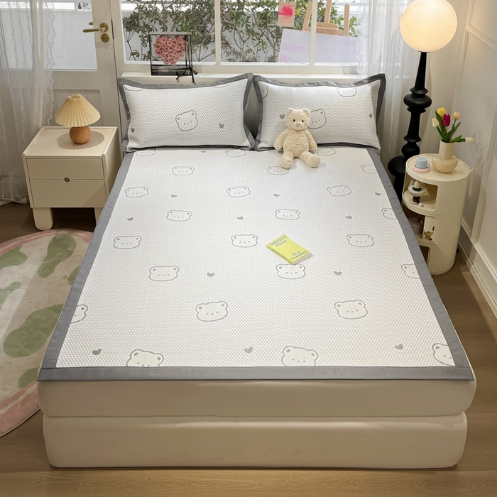 91家纺网 家纺一手货源 找家纺 雅居纺家纺 2026新款A类加厚三明治底提花小清新凉感席床单款凉席席子 小熊熊