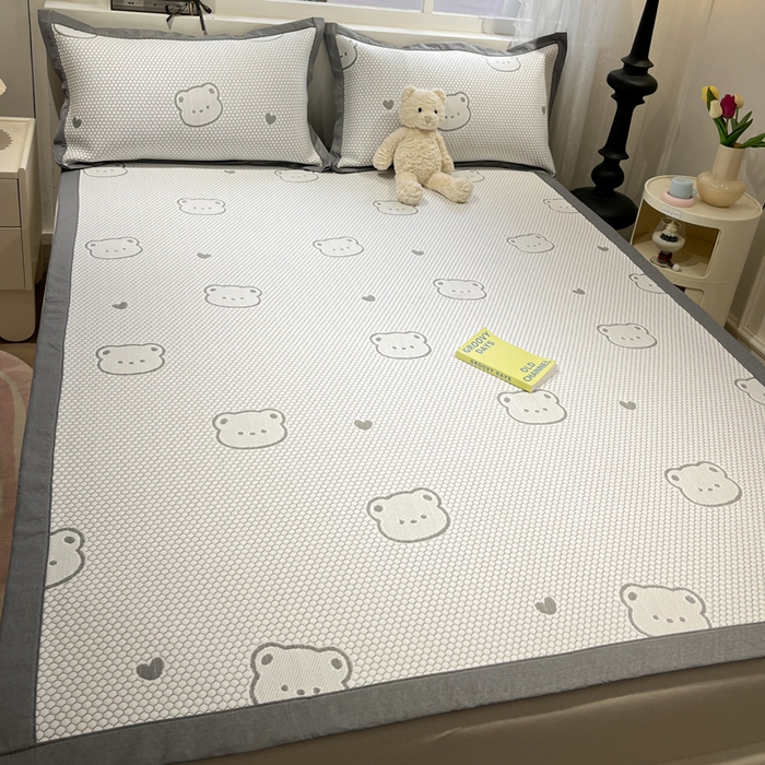 91家纺网 家纺一手货源 找家纺 雅居纺家纺 2026新款A类加厚三明治底提花小清新凉感席床单款凉席席子 小熊熊