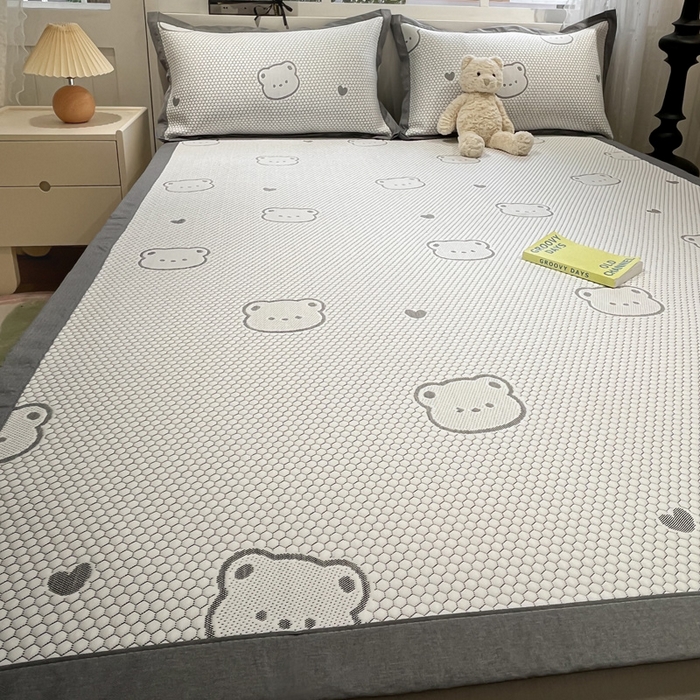 91家纺网 家纺一手货源 找家纺 雅居纺家纺 2026新款A类加厚三明治底提花小清新凉感席床单款凉席席子 小熊熊