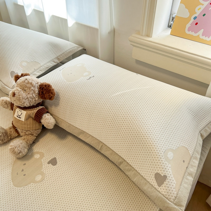 91家纺网 家纺一手货源 找家纺 雅居纺家纺 2026新款A类加厚三明治底提花小清新凉感席床单款凉席席子 星星小熊