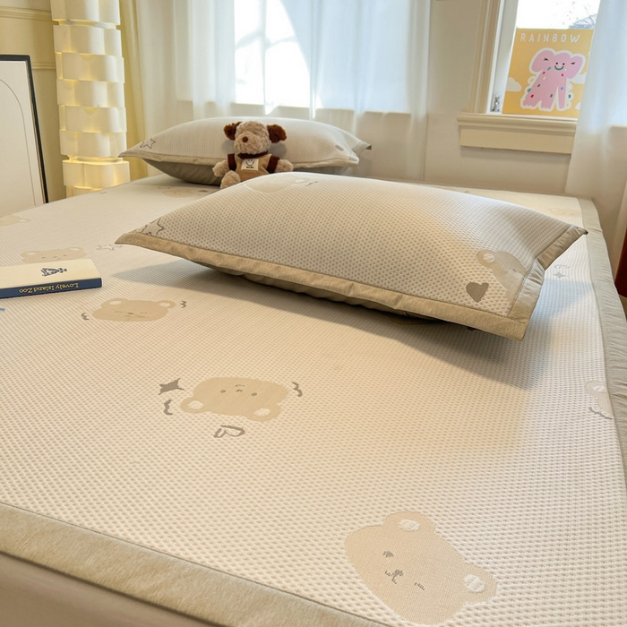 91家纺网 家纺一手货源 找家纺 雅居纺家纺 2026新款A类加厚三明治底提花小清新凉感席床单款凉席席子 星星小熊