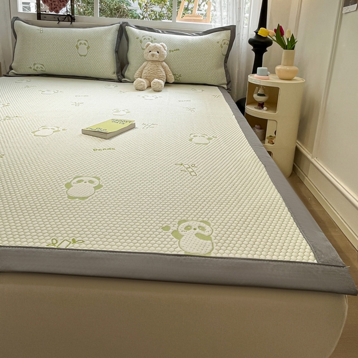 91家纺网 家纺一手货源 找家纺 雅居纺家纺 2026新款A类加厚三明治底提花小清新凉感席床单款凉席席子 熊猫竹子