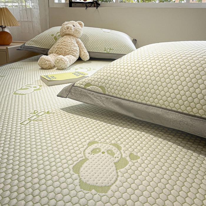 91家纺网 家纺一手货源 找家纺 雅居纺家纺 2026新款A类加厚三明治底提花小清新凉感席床单款凉席席子 熊猫竹子