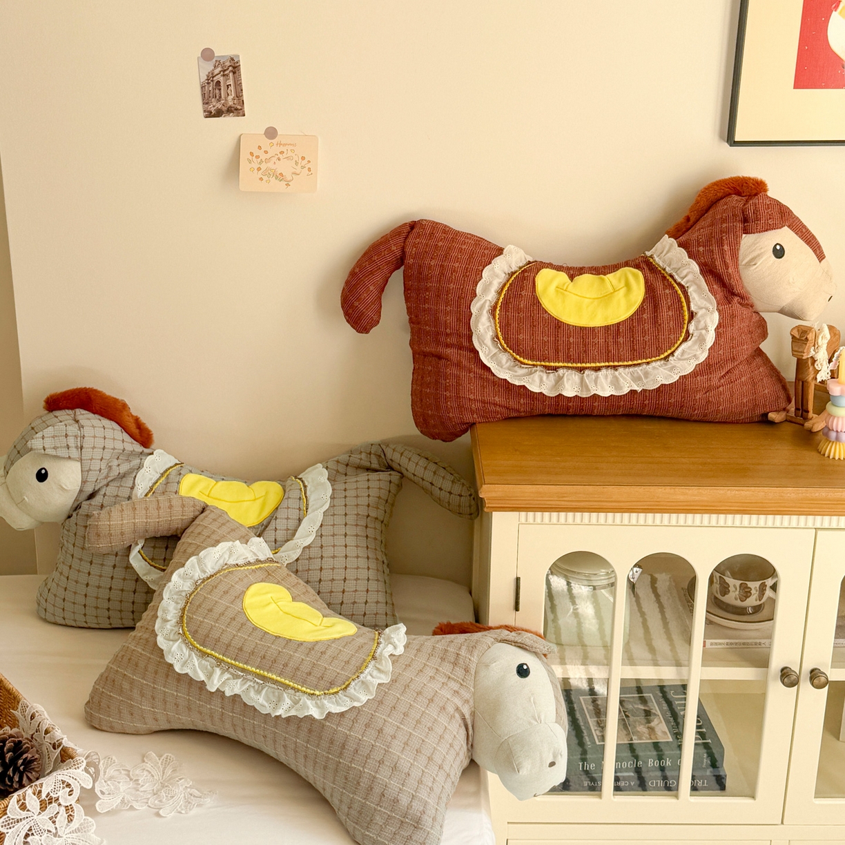 91家纺网 家纺一手货源 找家纺 蔻眠 马上有钱-全棉刺绣荞麦枕头卡通护颈枕芯 主图