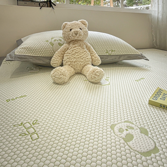 91家纺网 家纺一手货源 找家纺 雅居纺家纺 2026新款A类加厚三明治底提花小清新凉感席床单款凉席席子 熊猫竹子