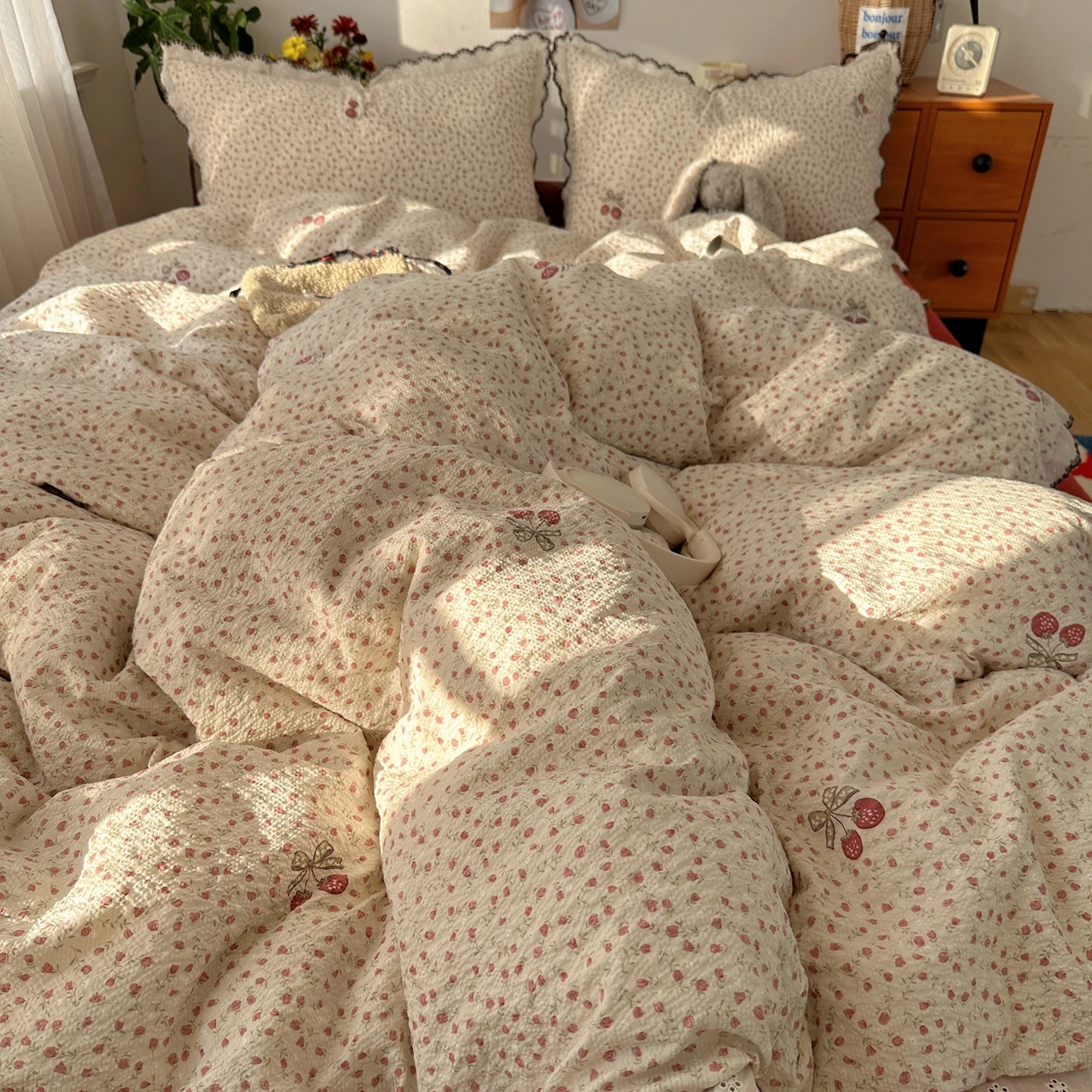 91家纺网 家纺一手货源 找家纺 顾里家纺 2026新款法式复古花边三层纱四件套（会员-2元） 玛奇樱桃