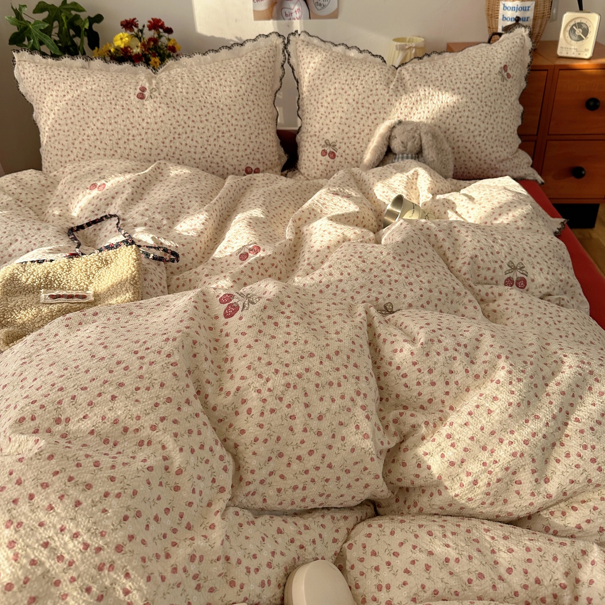 91家纺网 家纺一手货源 找家纺 顾里家纺 2026新款法式复古花边三层纱四件套（会员-2元） 玛奇樱桃