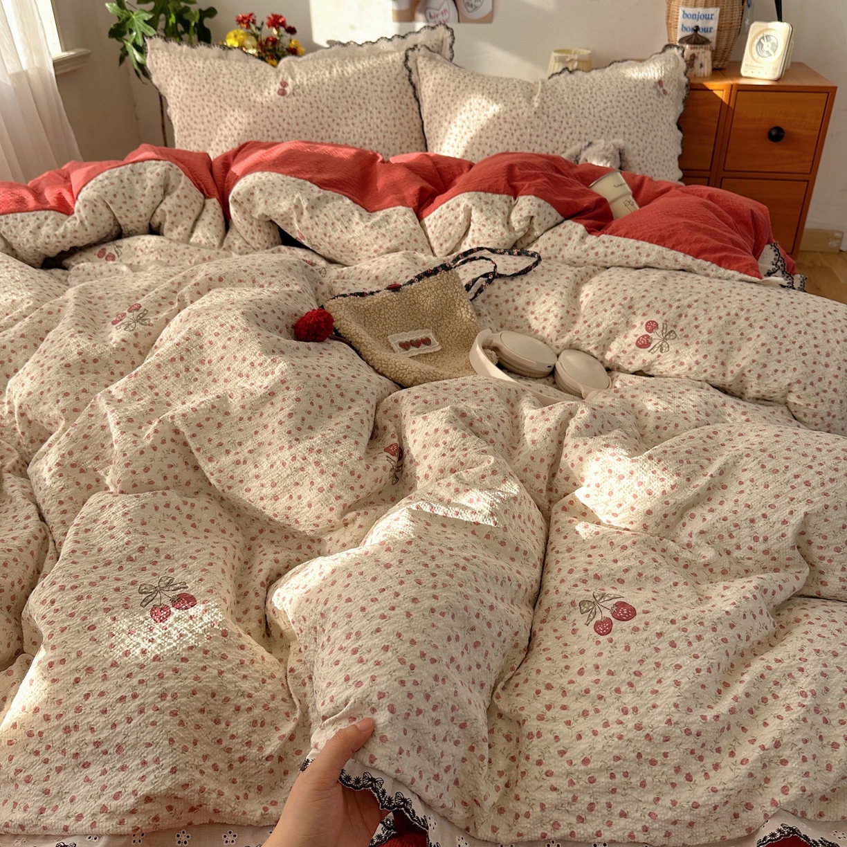 91家纺网 家纺一手货源 找家纺 顾里家纺 2026新款法式复古花边三层纱四件套（会员-2元） 玛奇樱桃