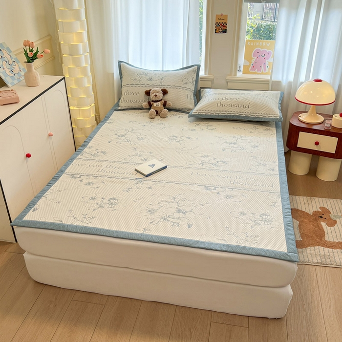 91家纺网 家纺一手货源 找家纺 雅居纺家纺 2026新款A类加厚三明治底提花小清新凉感席床单款凉席席子 悠闲花园