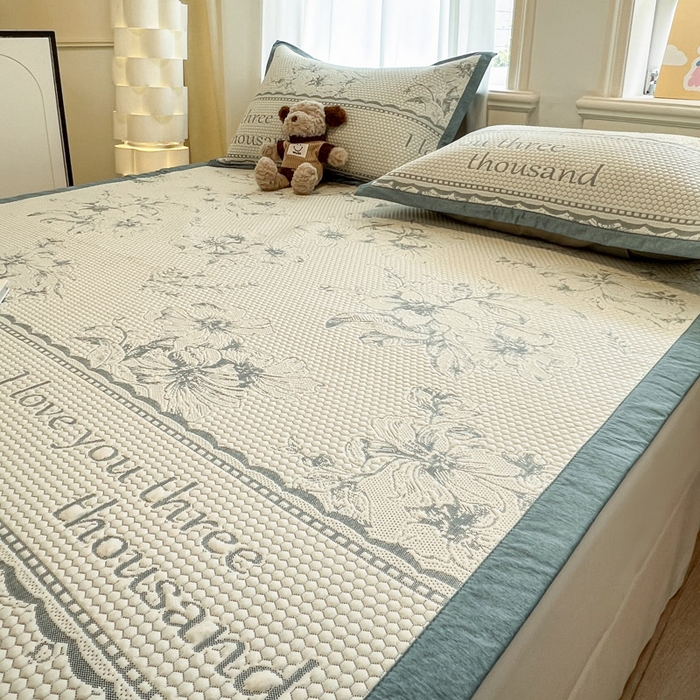 91家纺网 家纺一手货源 找家纺 雅居纺家纺 2026新款A类加厚三明治底提花小清新凉感席床单款凉席席子 悠闲花园