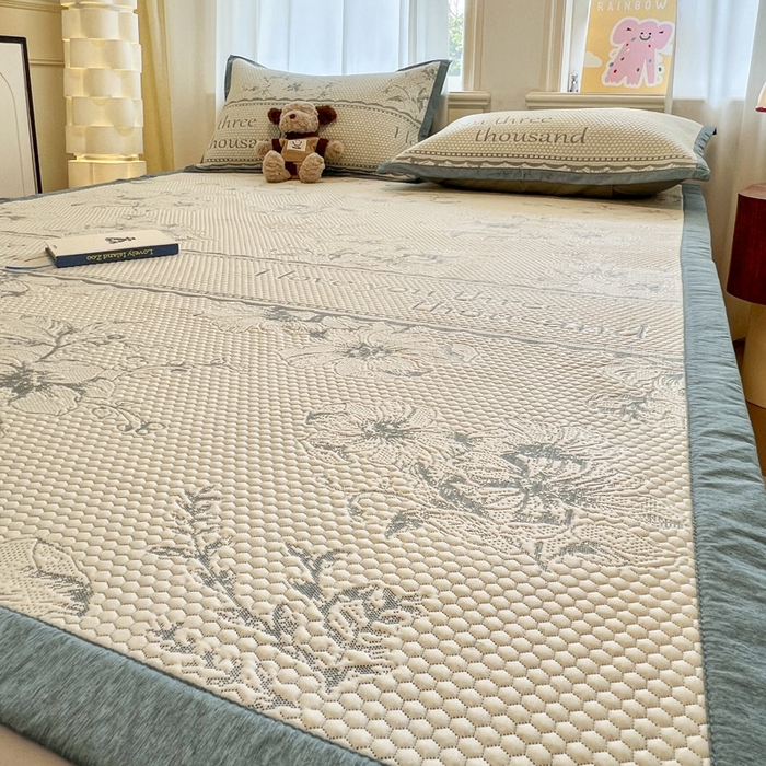 91家纺网 家纺一手货源 找家纺 雅居纺家纺 2026新款A类加厚三明治底提花小清新凉感席床单款凉席席子 悠闲花园